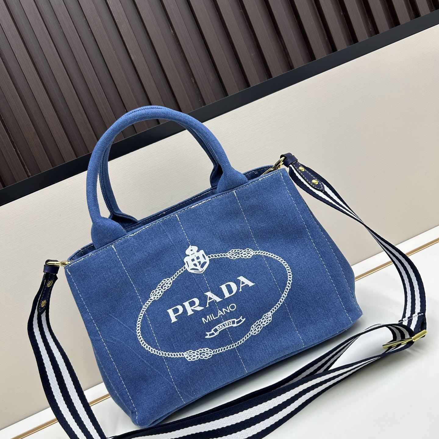 Pra*a shopping bags